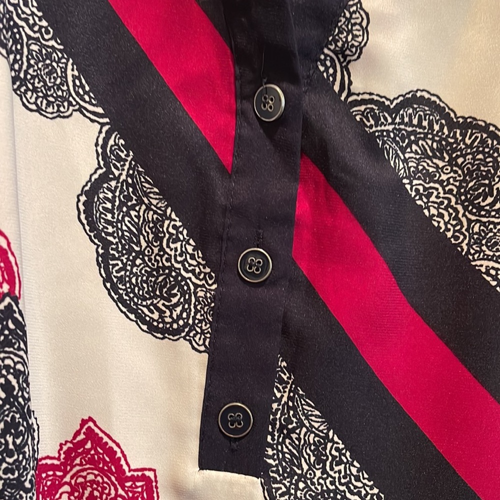 New York and Company Blue, white and red top - Picture 4 of 5